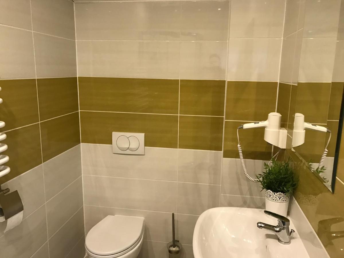 Gosciniec Krepa Hotel Lipsko ภายนอก รูปภาพ