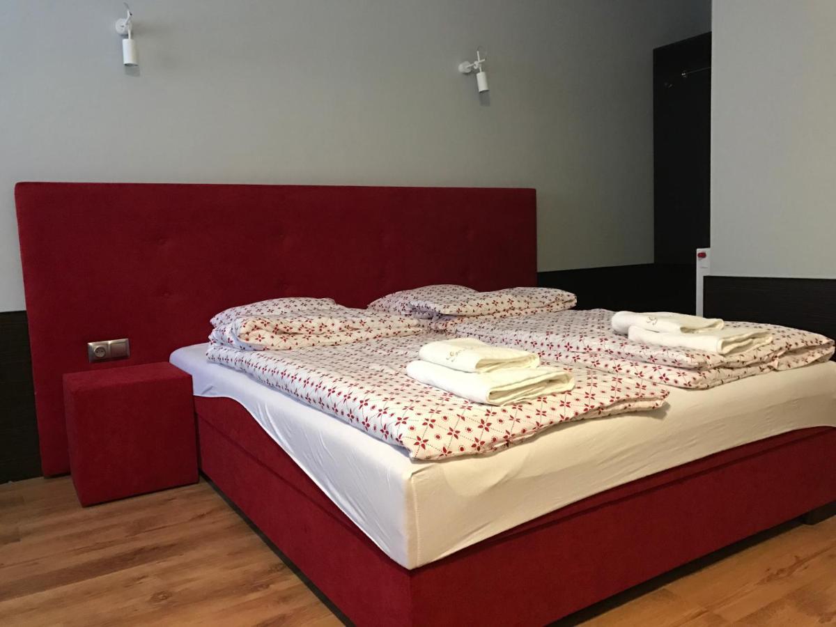 Gosciniec Krepa Hotel Lipsko ภายนอก รูปภาพ
