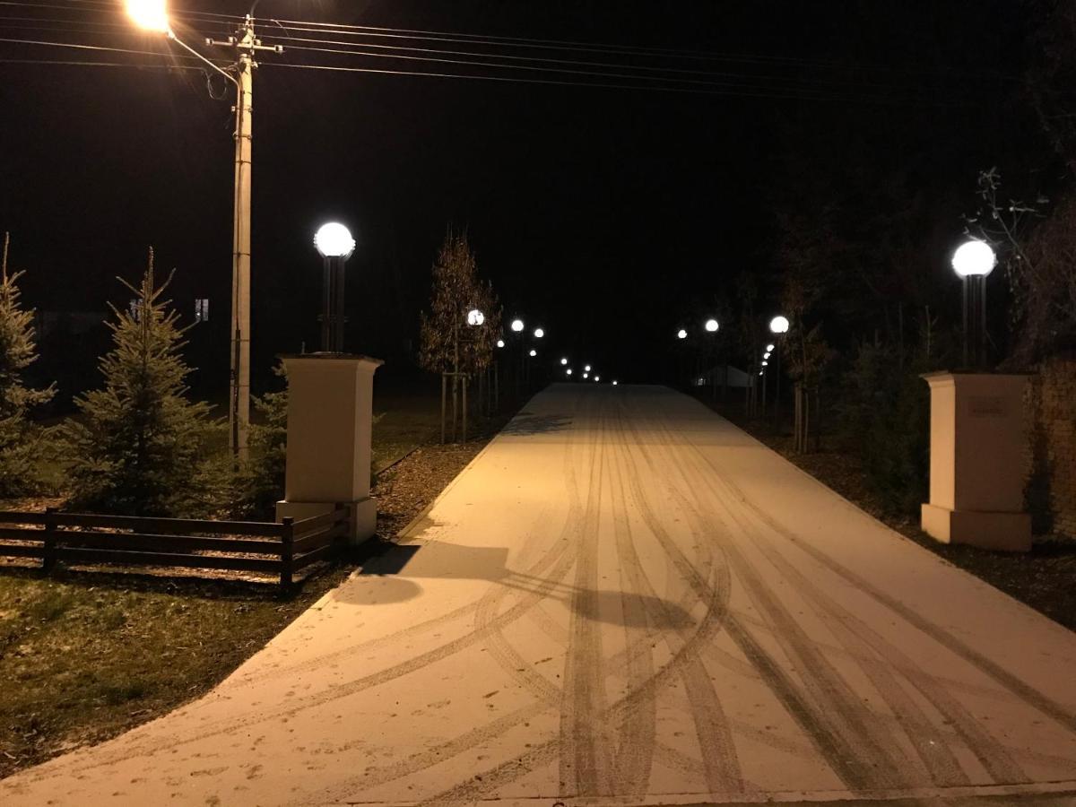 Gosciniec Krepa Hotel Lipsko ภายนอก รูปภาพ