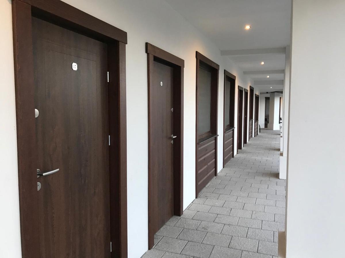 Gosciniec Krepa Hotel Lipsko ภายนอก รูปภาพ