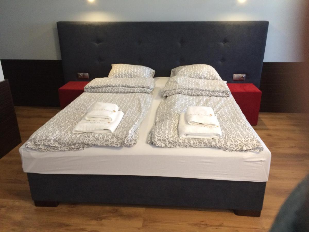 Gosciniec Krepa Hotel Lipsko ภายนอก รูปภาพ